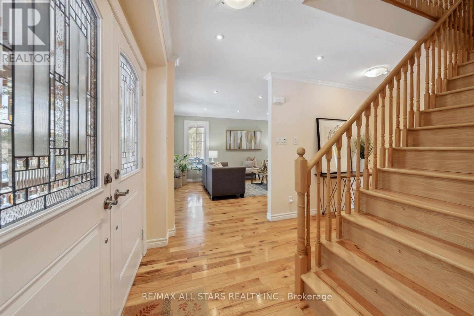 29 ROBERT BOULEVARD Image 6