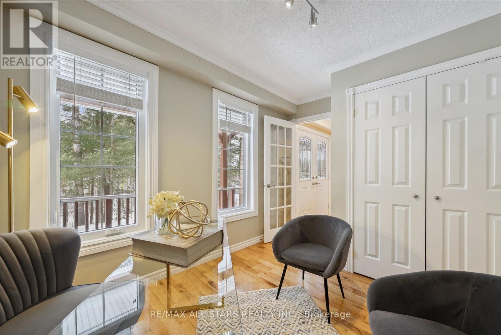 29 ROBERT BOULEVARD Image 7