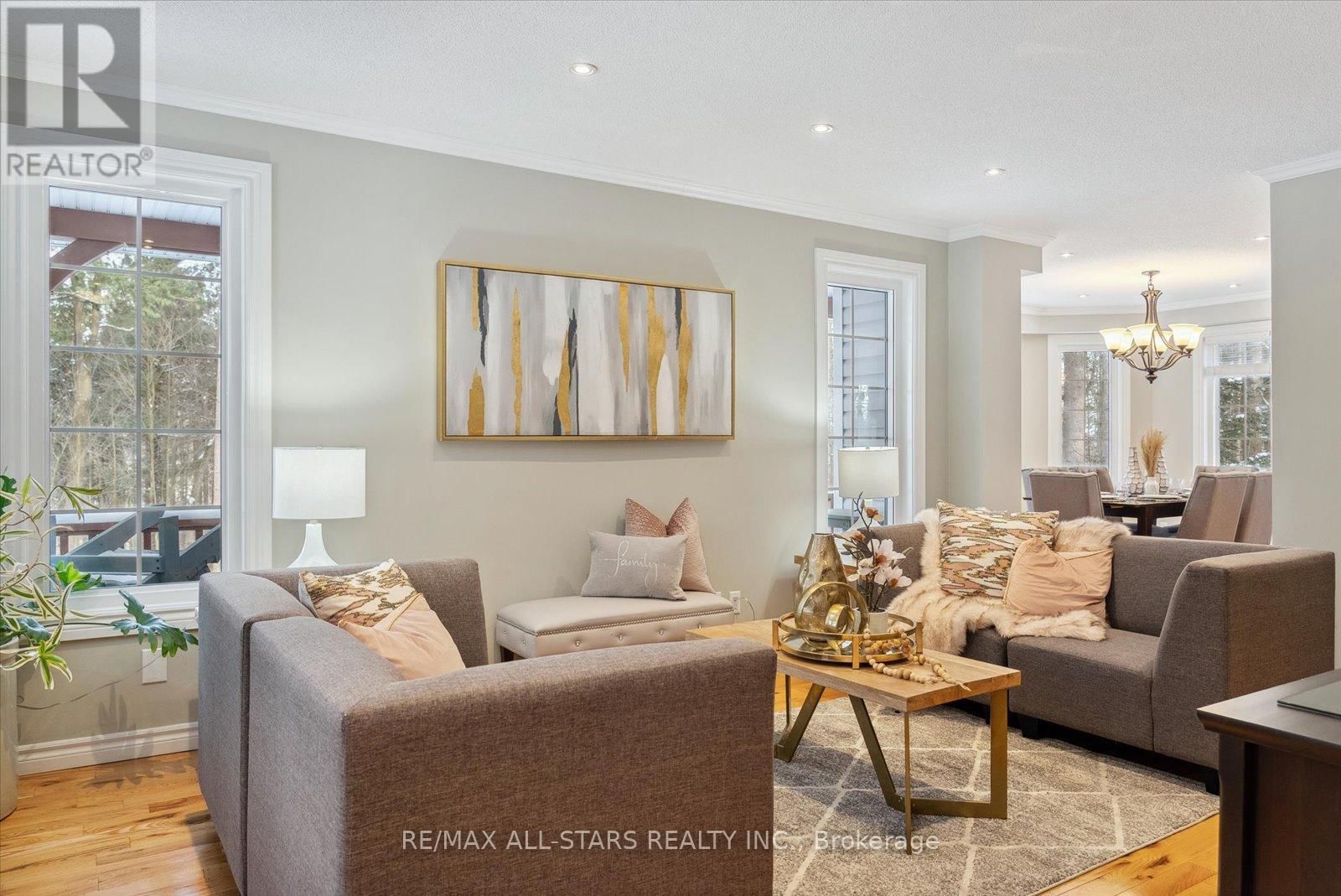 29 ROBERT BOULEVARD Image 9