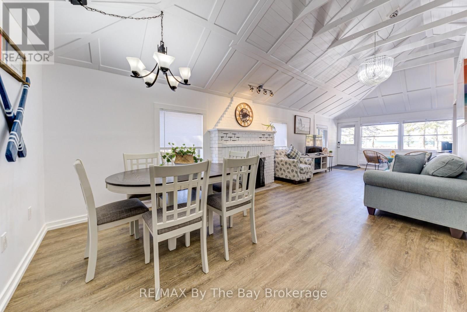 278 COASTLINE DRIVE Image 11