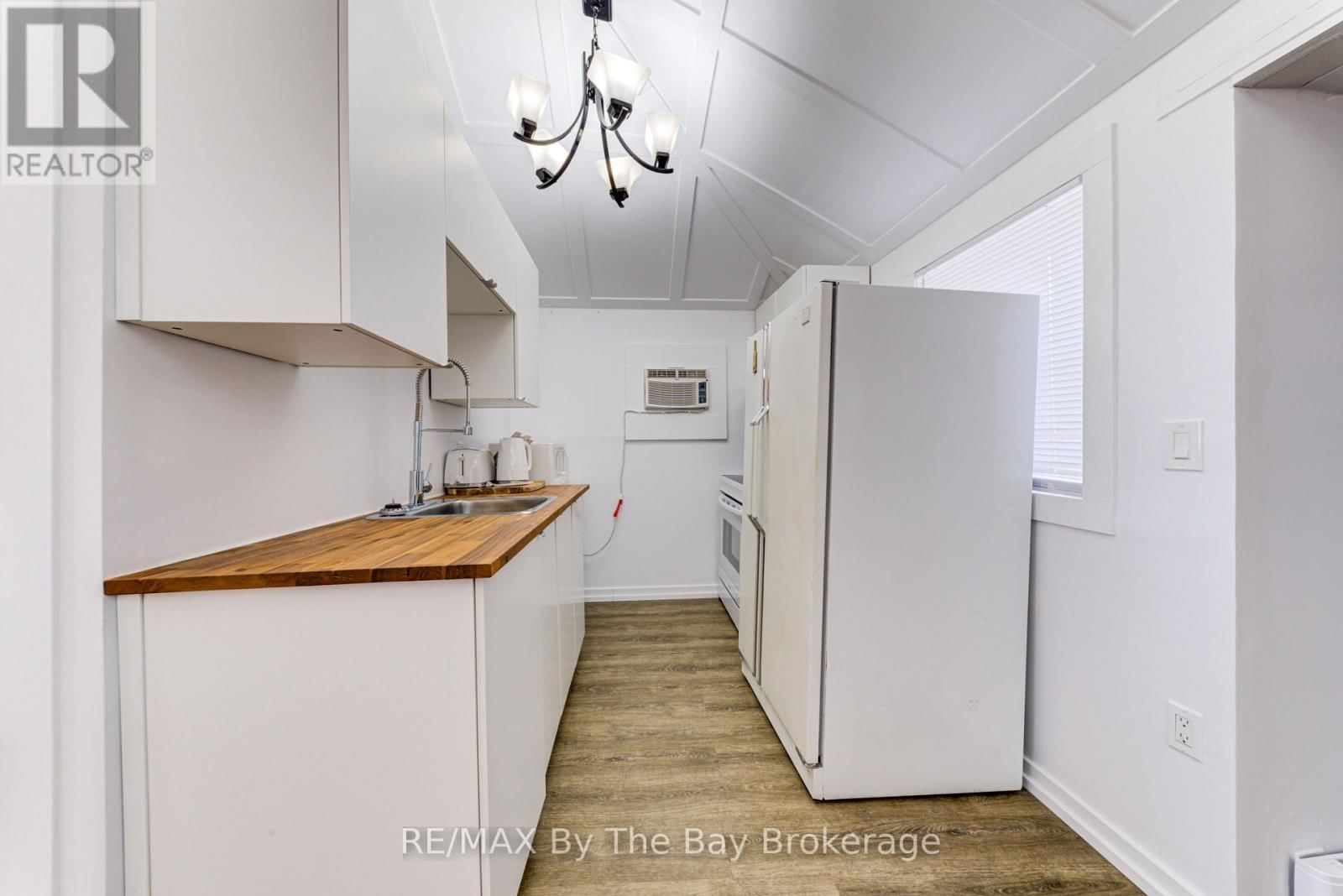 278 COASTLINE DRIVE Image 12