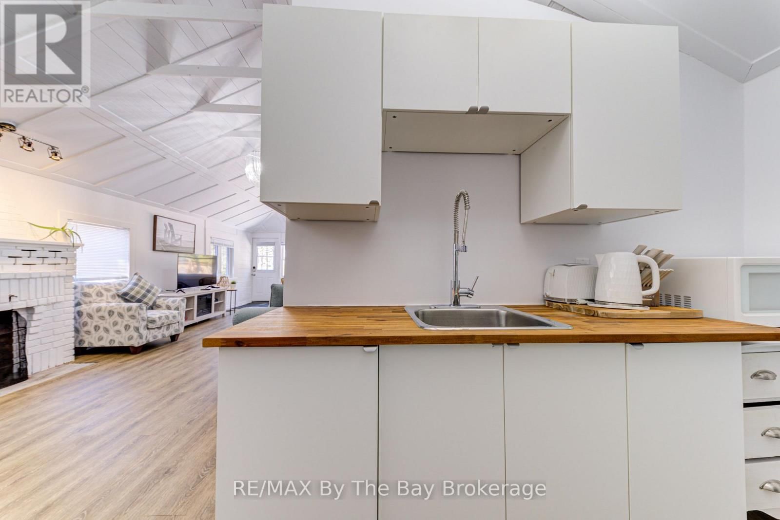 278 COASTLINE DRIVE Image 13