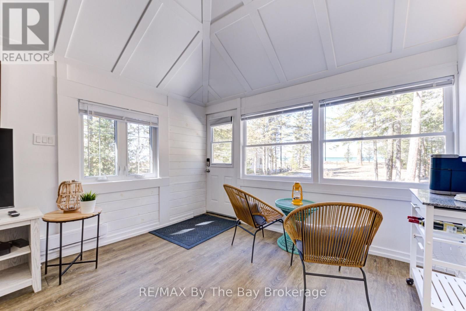 278 COASTLINE DRIVE Image 7