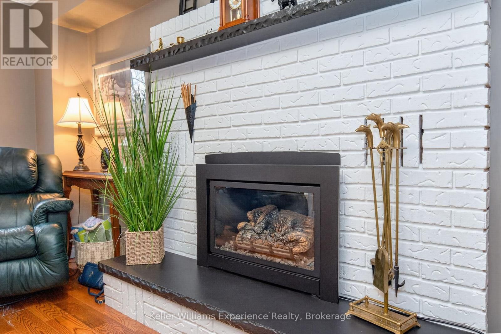 27 ROSEWOOD AVENUE Image 18