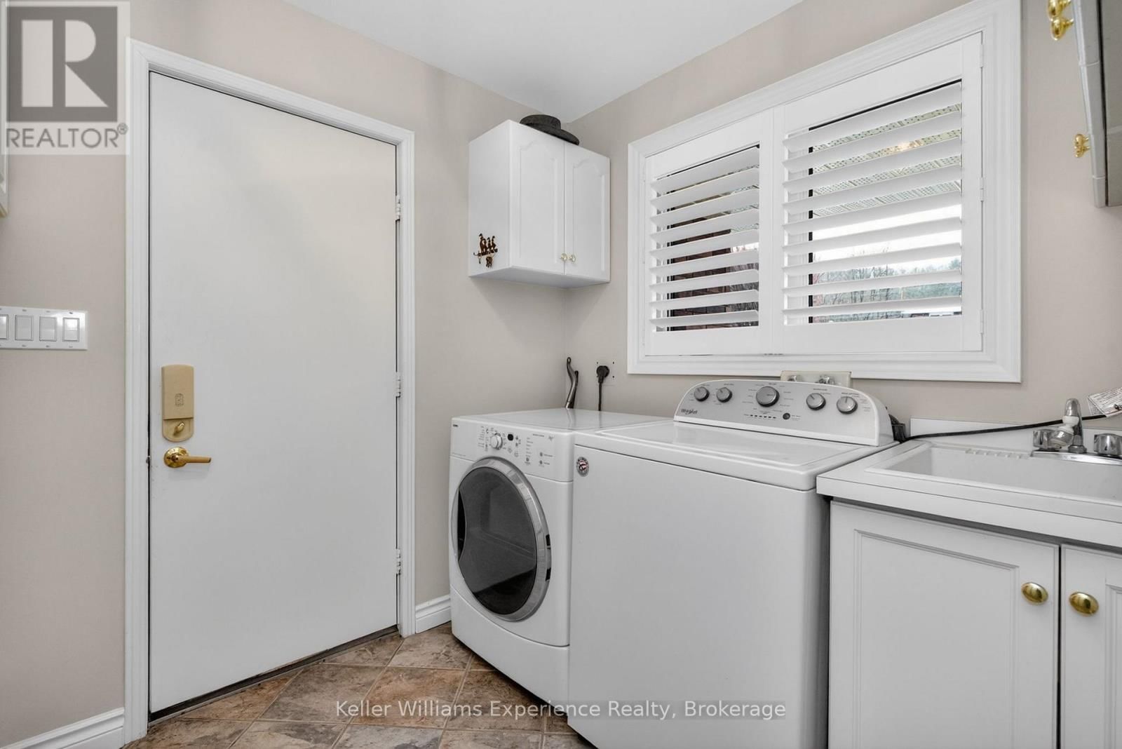 27 ROSEWOOD AVENUE Image 19