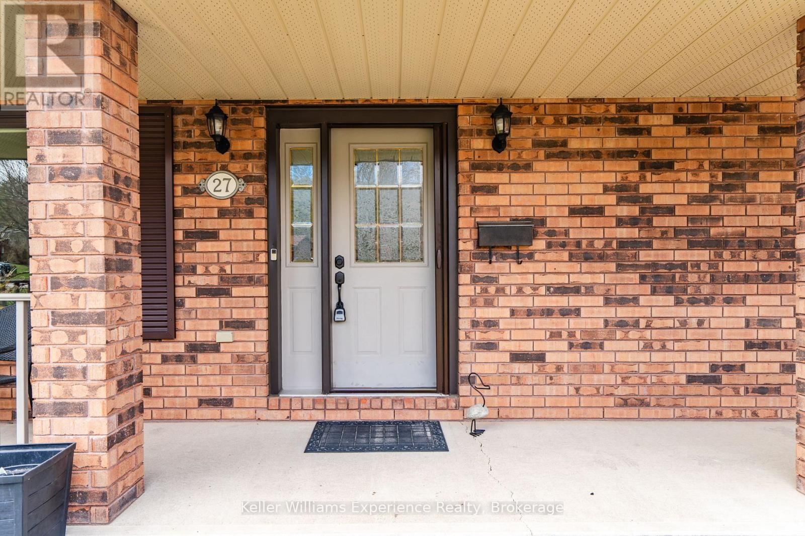 27 ROSEWOOD AVENUE Image 4