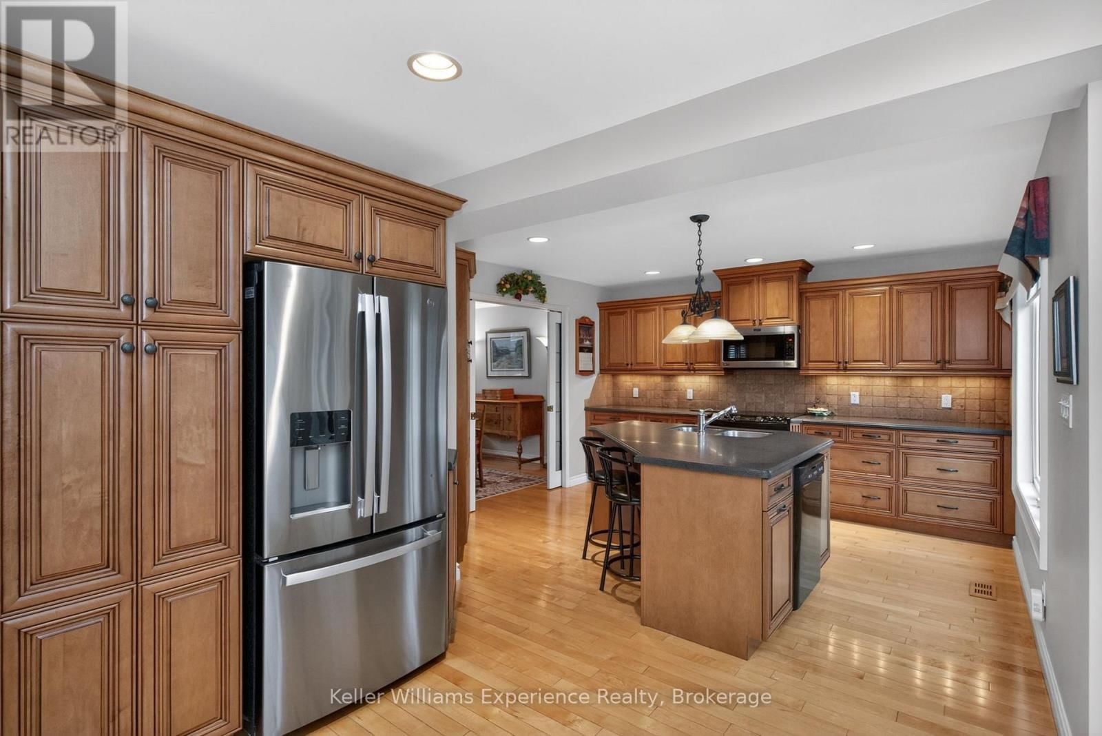 27 ROSEWOOD AVENUE Image 7