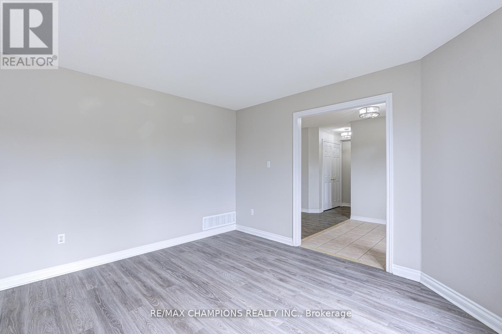 20 BELL STREET Image 7