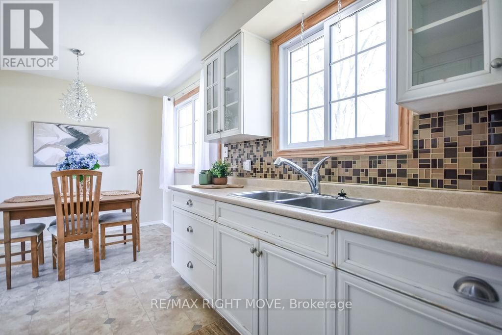 323 COLLINS DRIVE Image 10