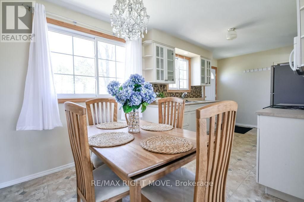 323 COLLINS DRIVE Image 11