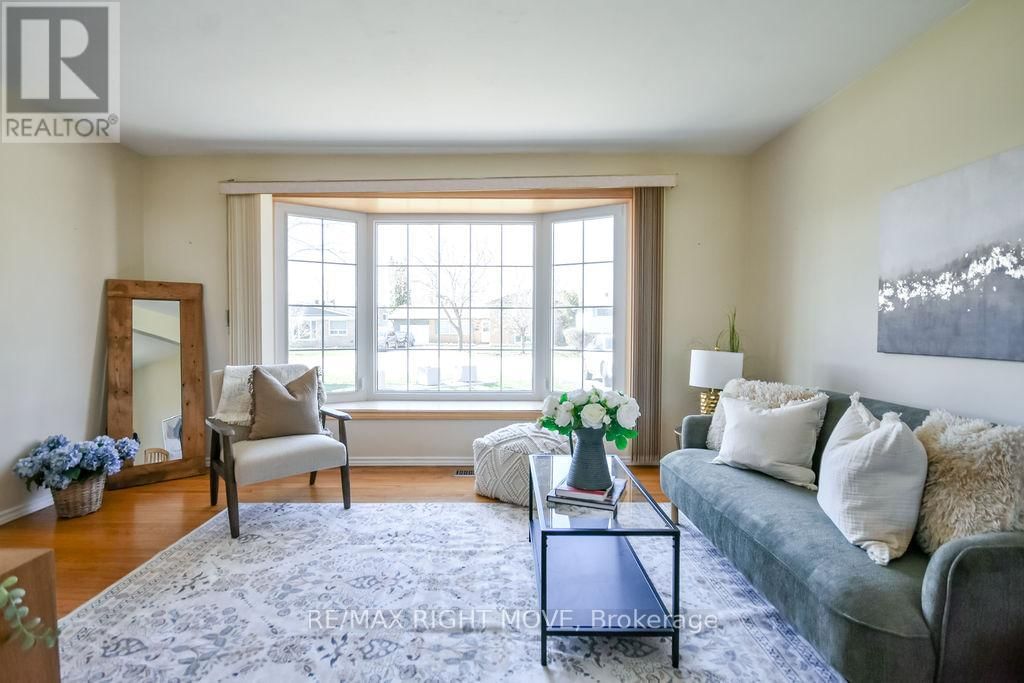 323 COLLINS DRIVE Image 14