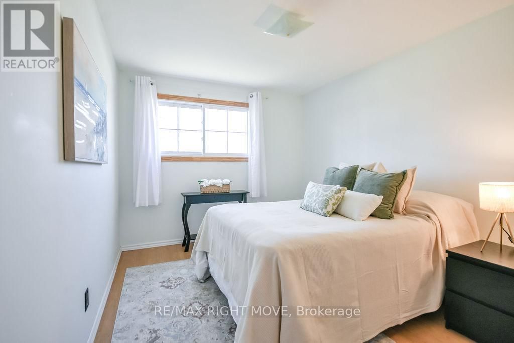 323 COLLINS DRIVE Image 16