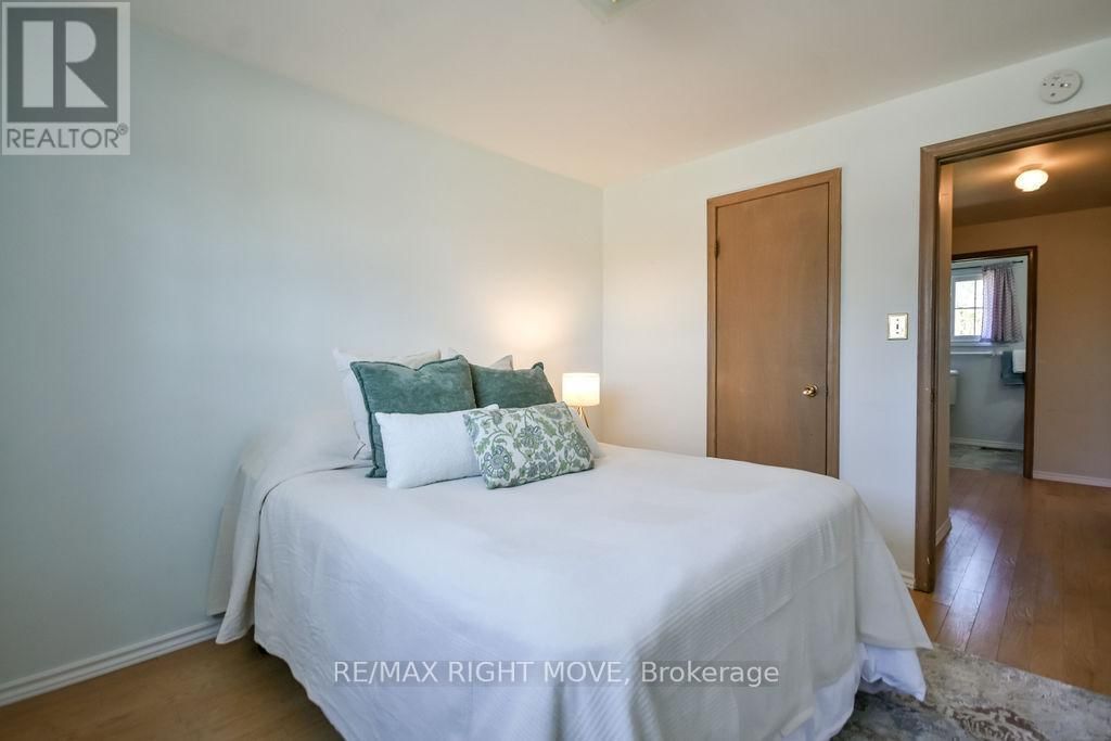 323 COLLINS DRIVE Image 17