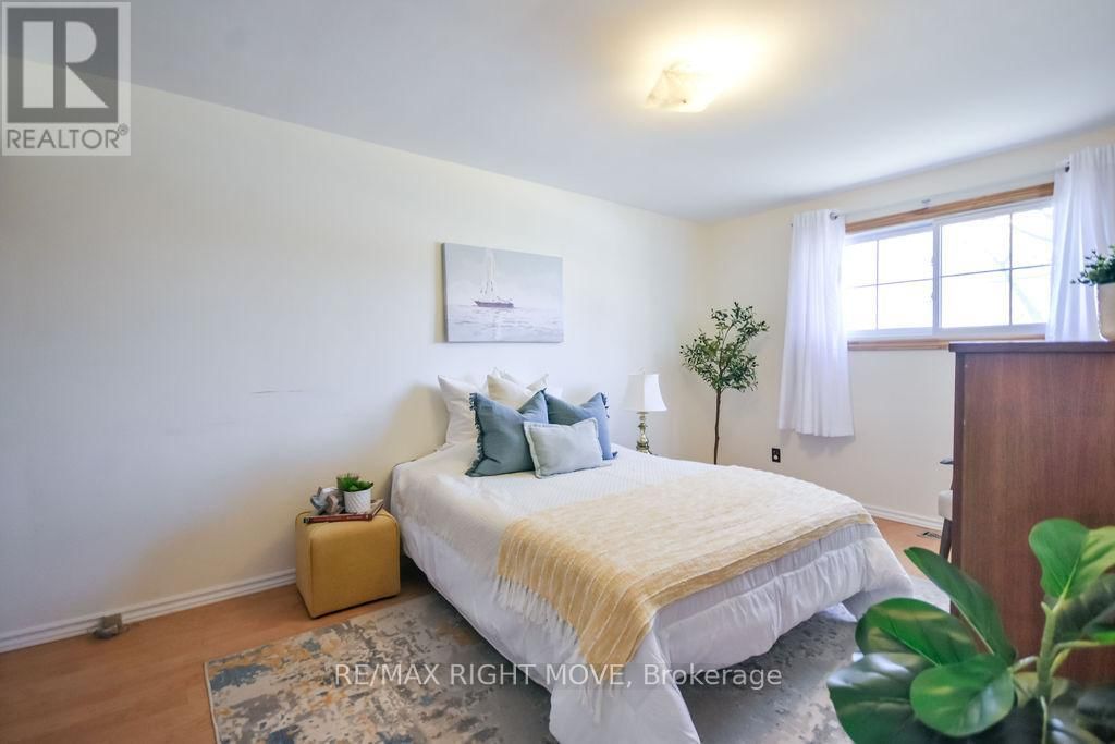 323 COLLINS DRIVE Image 18