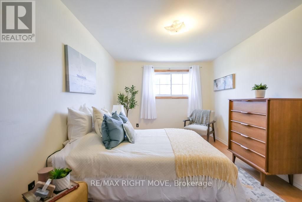 323 COLLINS DRIVE Image 19