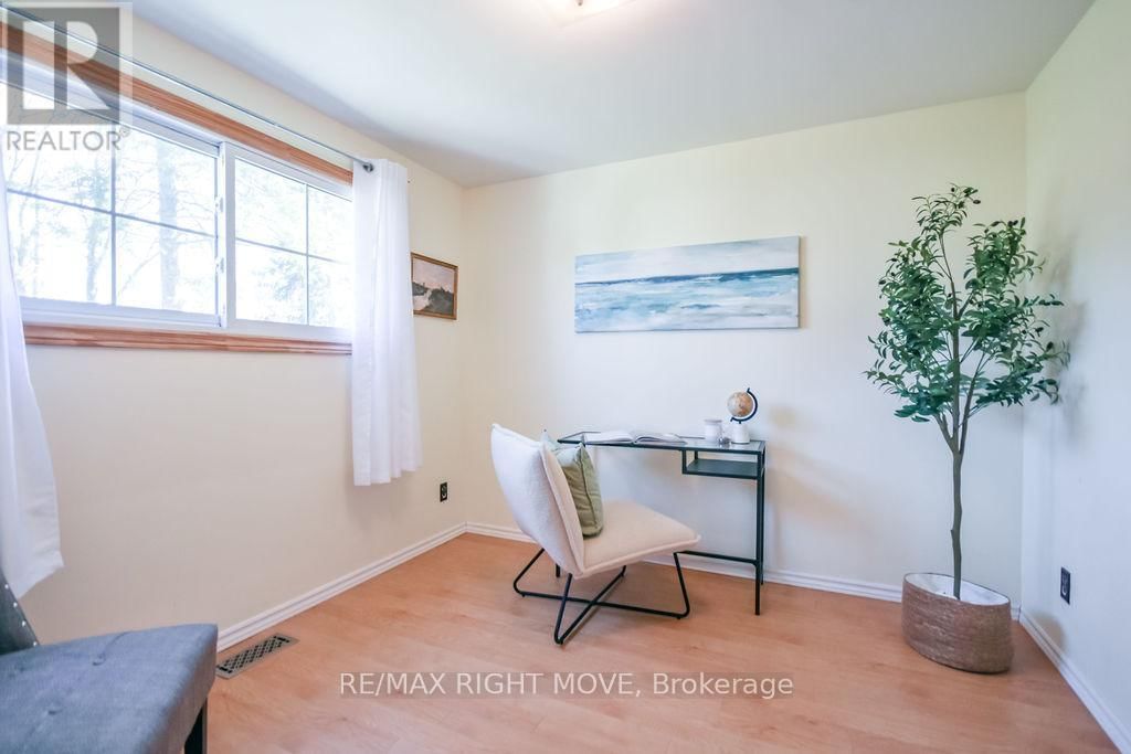 323 COLLINS DRIVE Image 21