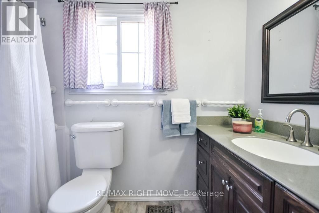 323 COLLINS DRIVE Image 23