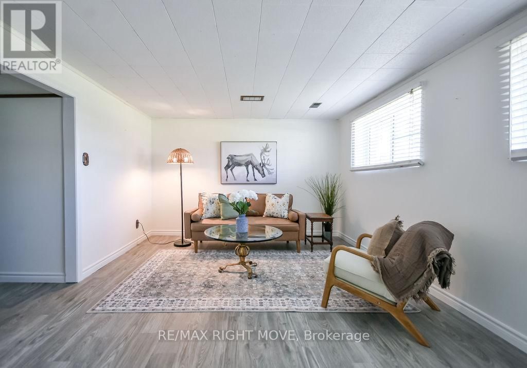 323 COLLINS DRIVE Image 27