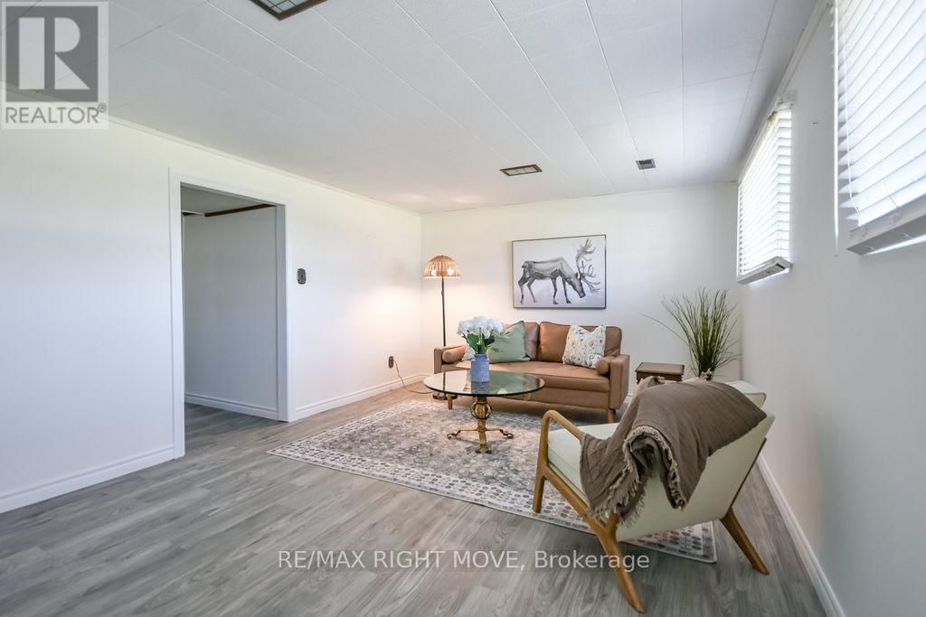 323 COLLINS DRIVE Image 28