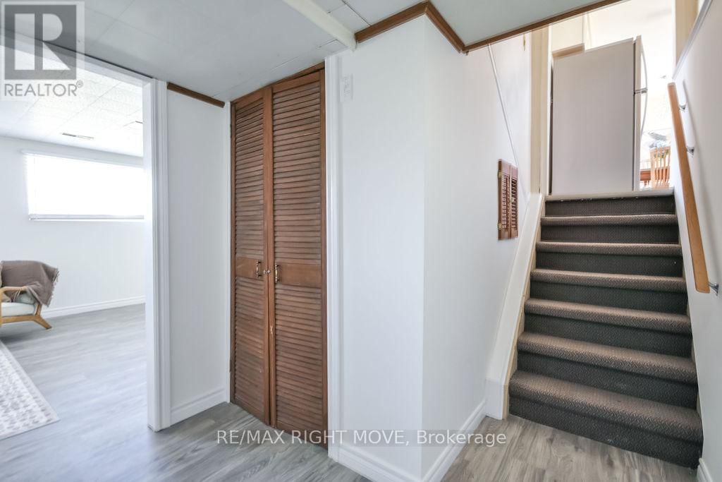 323 COLLINS DRIVE Image 30