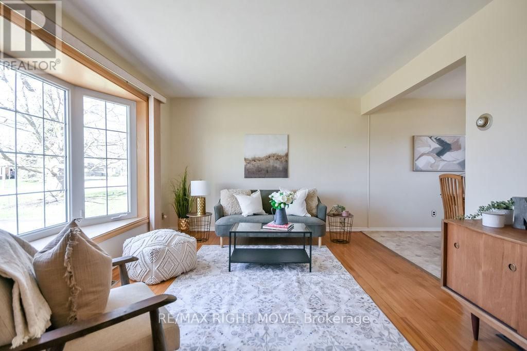 323 COLLINS DRIVE Image 4