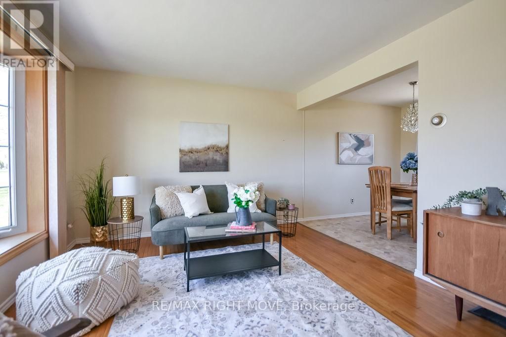 323 COLLINS DRIVE Image 5