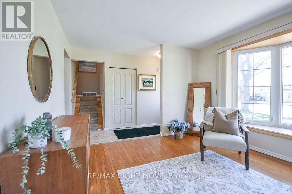 323 COLLINS DRIVE Image 7