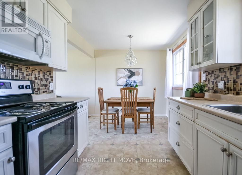 323 COLLINS DRIVE Image 9