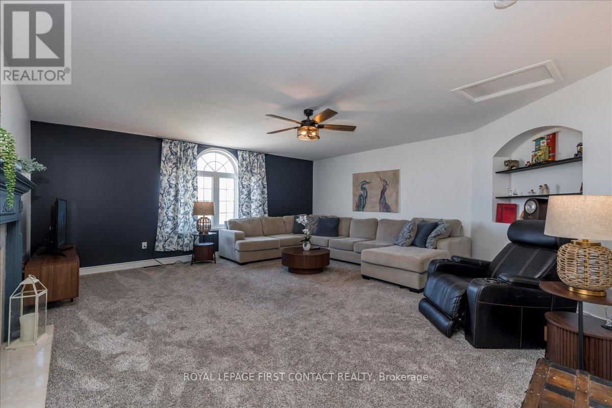 83 VIOLET STREET Image 14