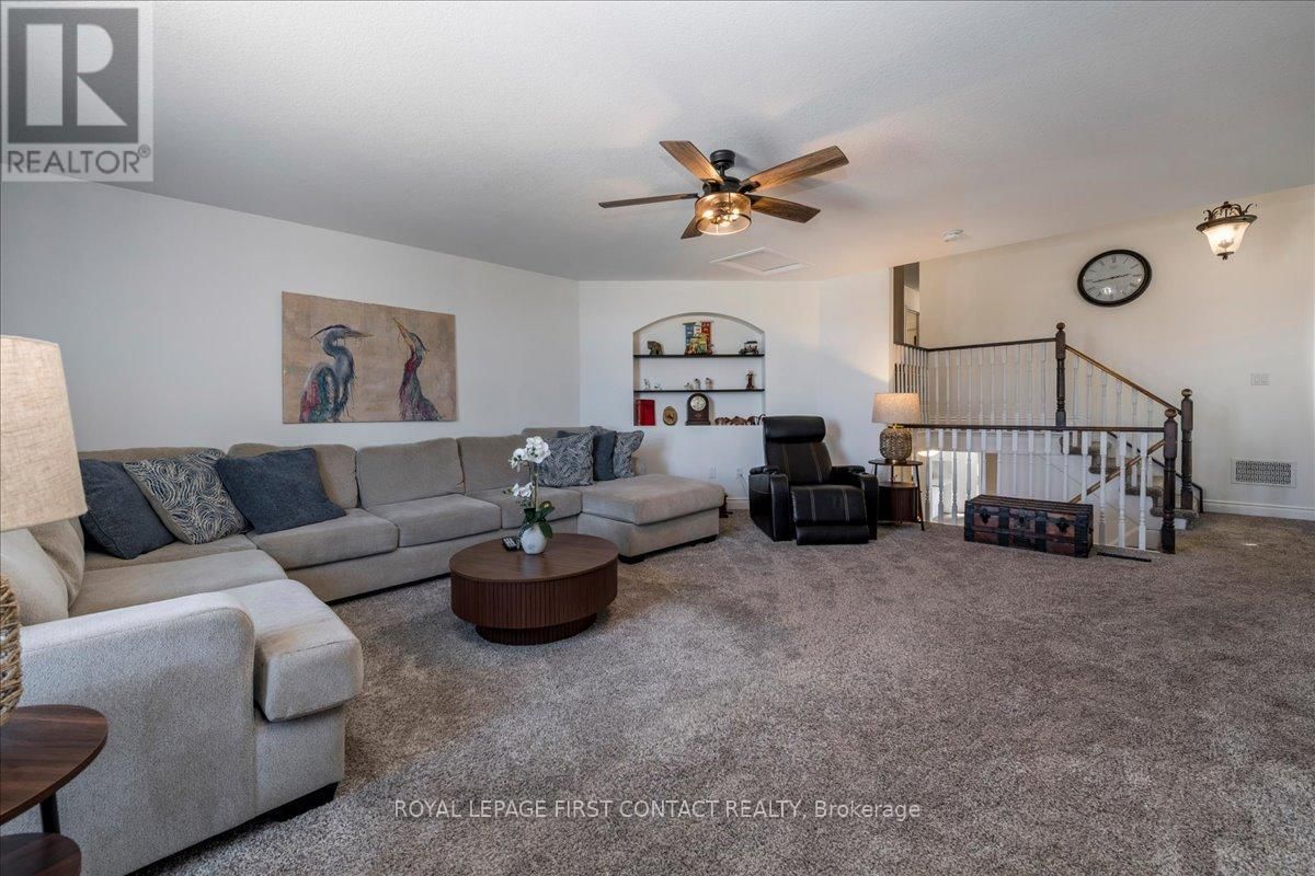 83 VIOLET STREET Image 15