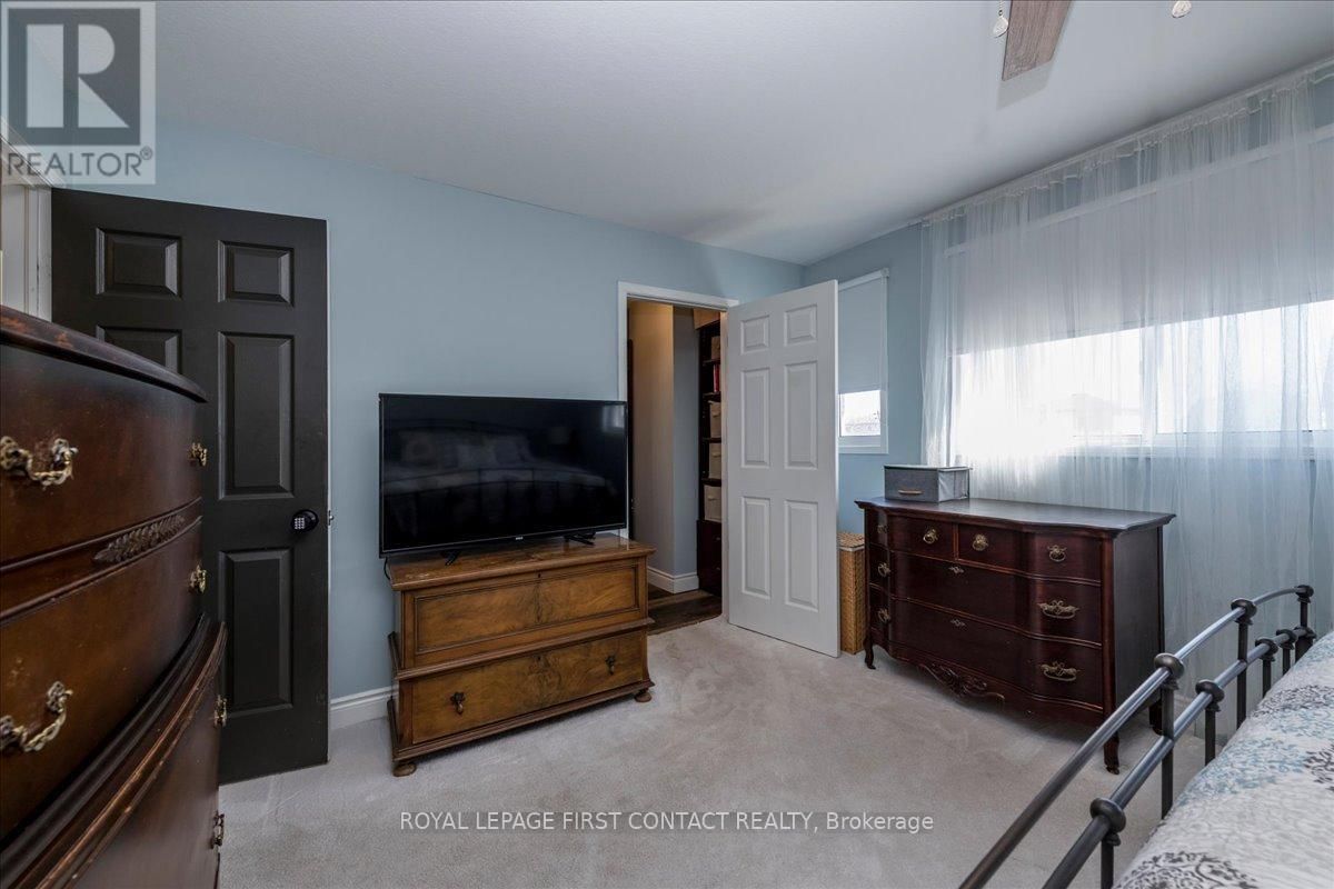 83 VIOLET STREET Image 18