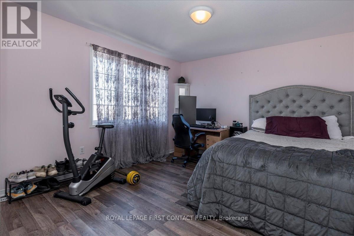 83 VIOLET STREET Image 20