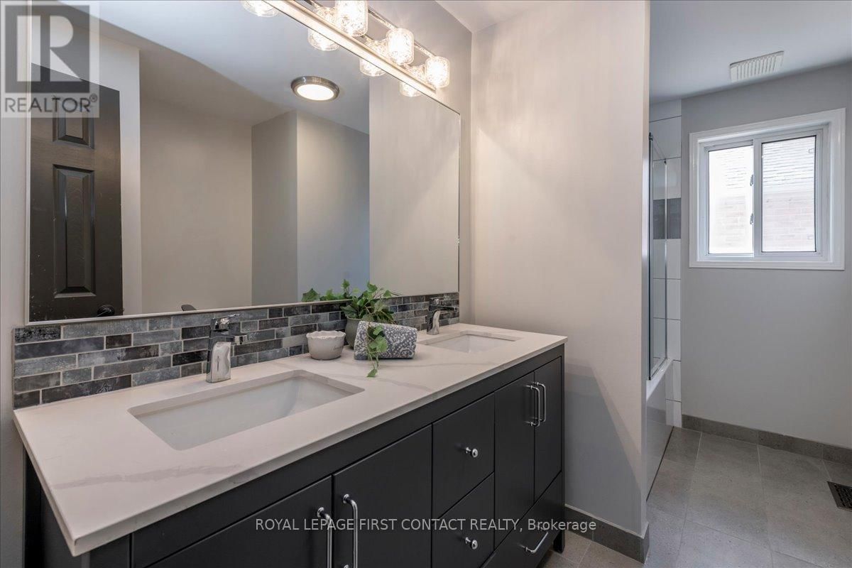 83 VIOLET STREET Image 23