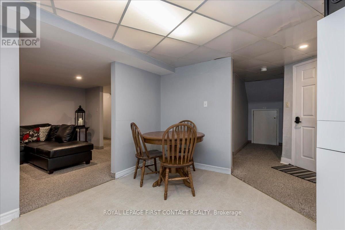 83 VIOLET STREET Image 26