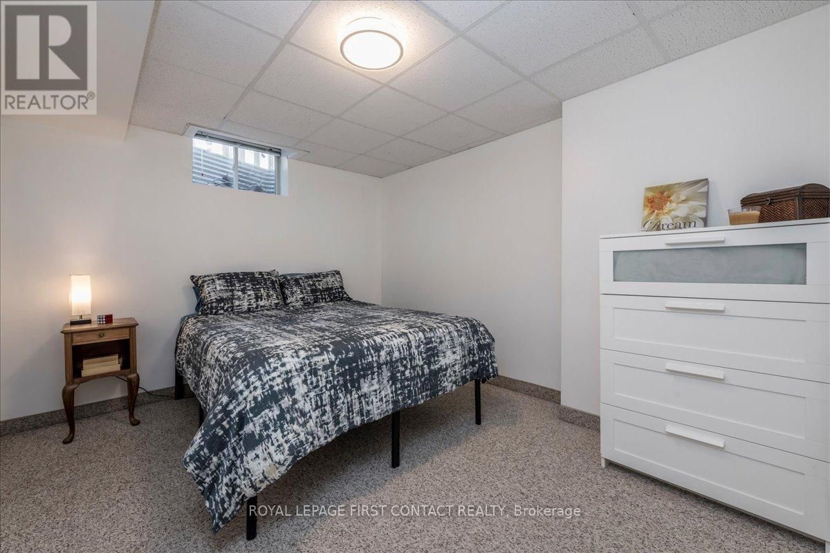 83 VIOLET STREET Image 29