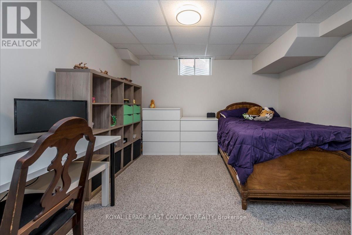 83 VIOLET STREET Image 30