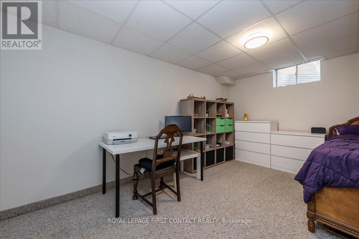 83 VIOLET STREET Image 31