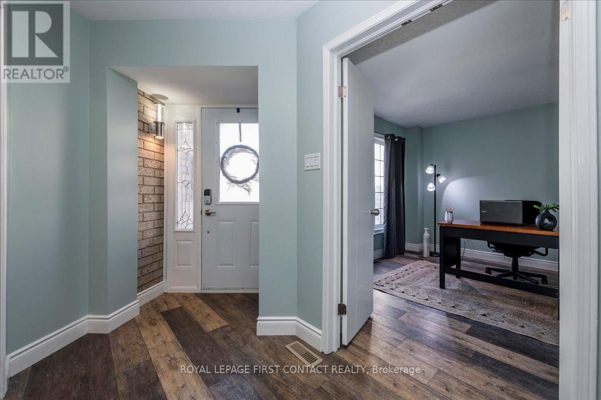 83 VIOLET STREET Image 4