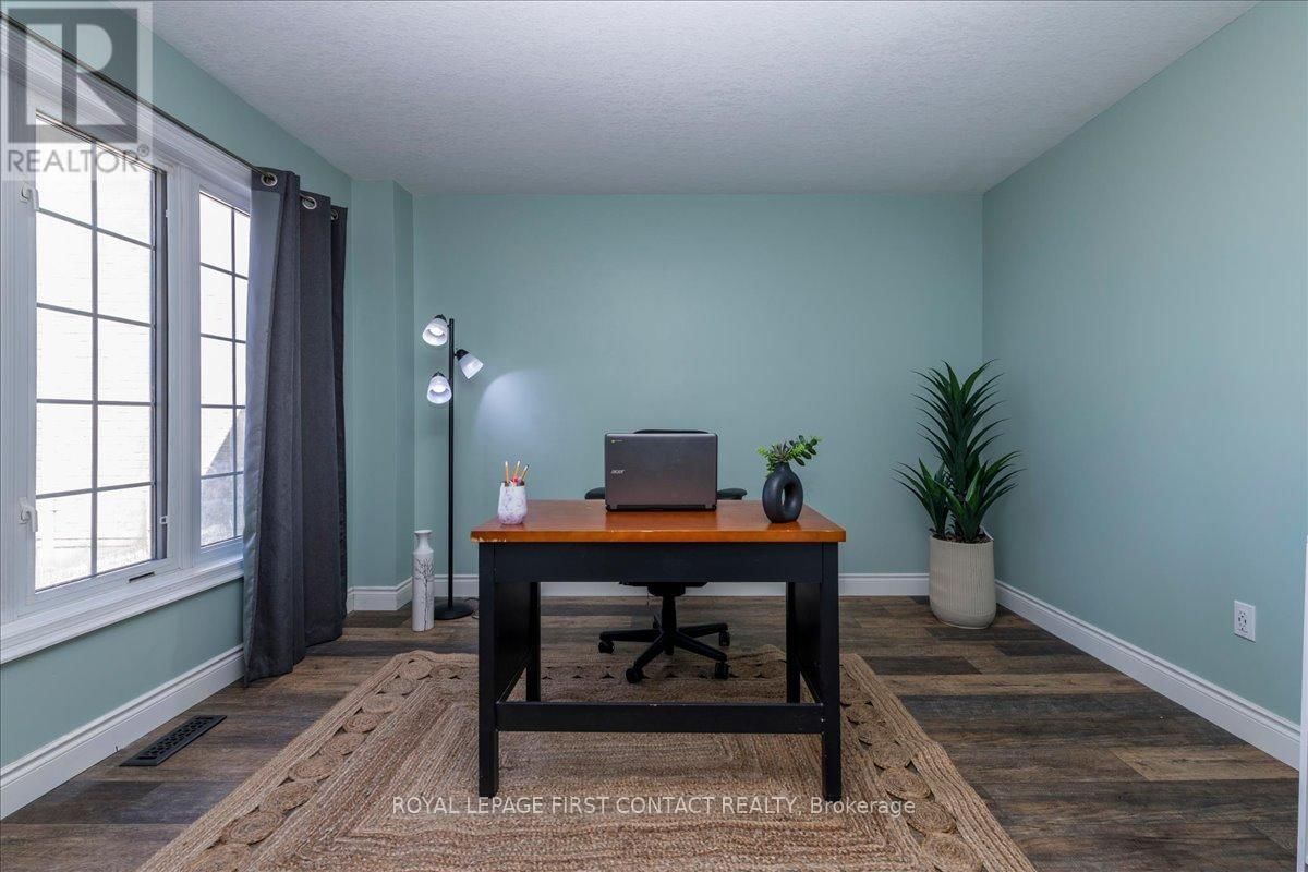 83 VIOLET STREET Image 5