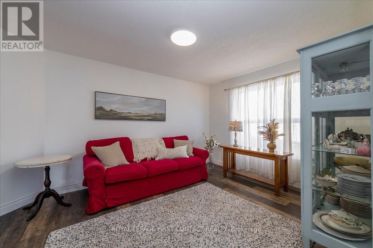 83 VIOLET STREET Image 6