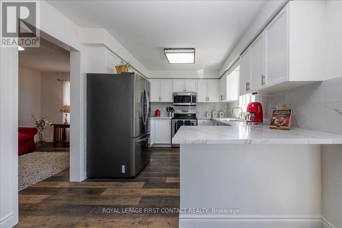 83 VIOLET STREET Image 8