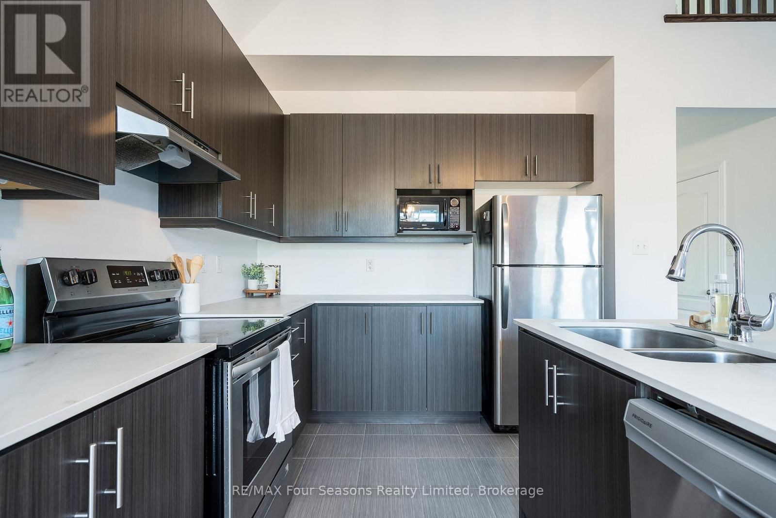 32 DEY DRIVE Image 14