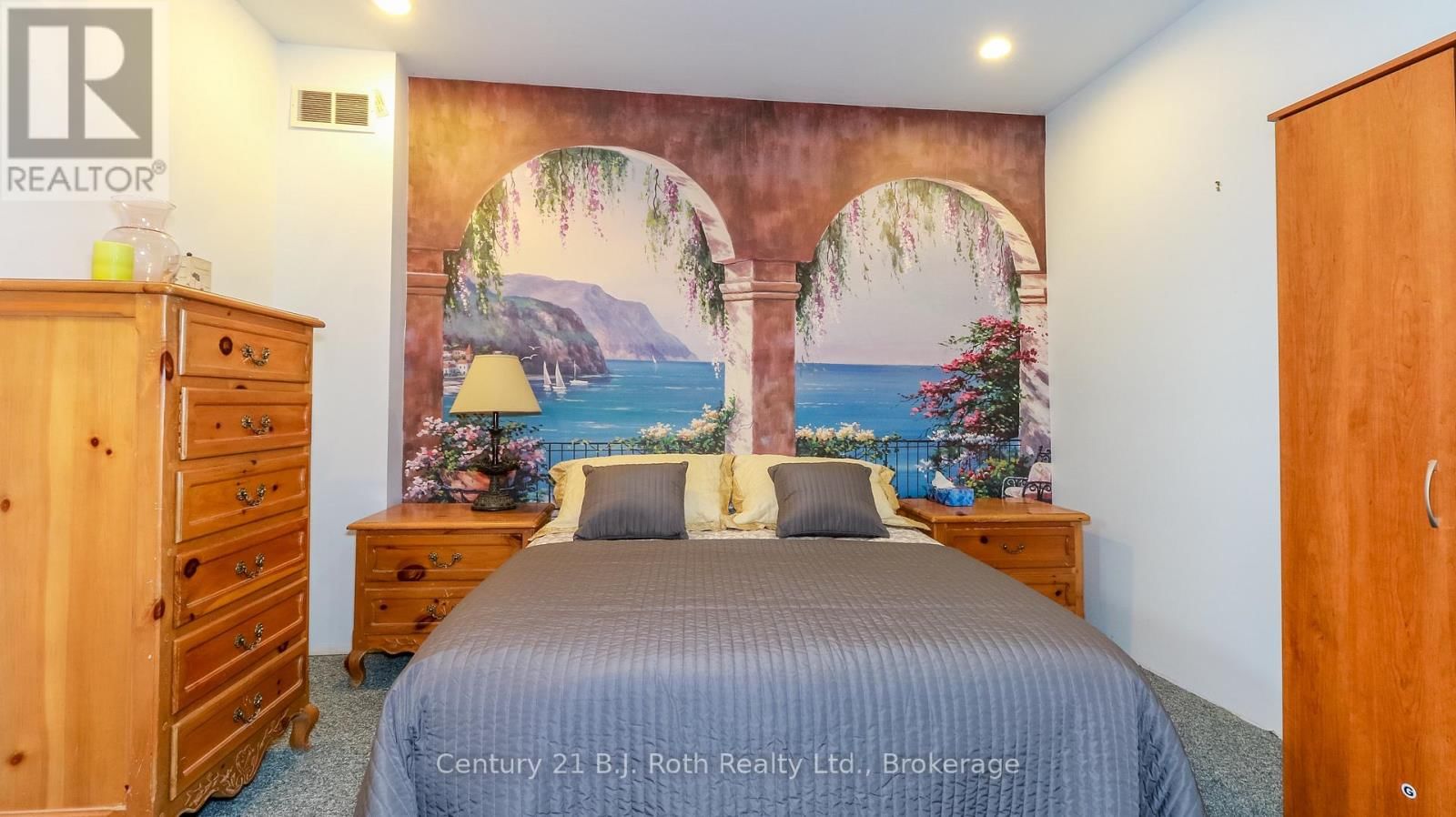 20 GRANT AVENUE Image 16