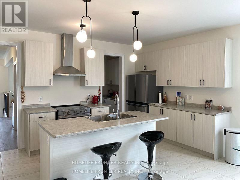 172 RAMBLEWOOD DRIVE SOUTH Image 3