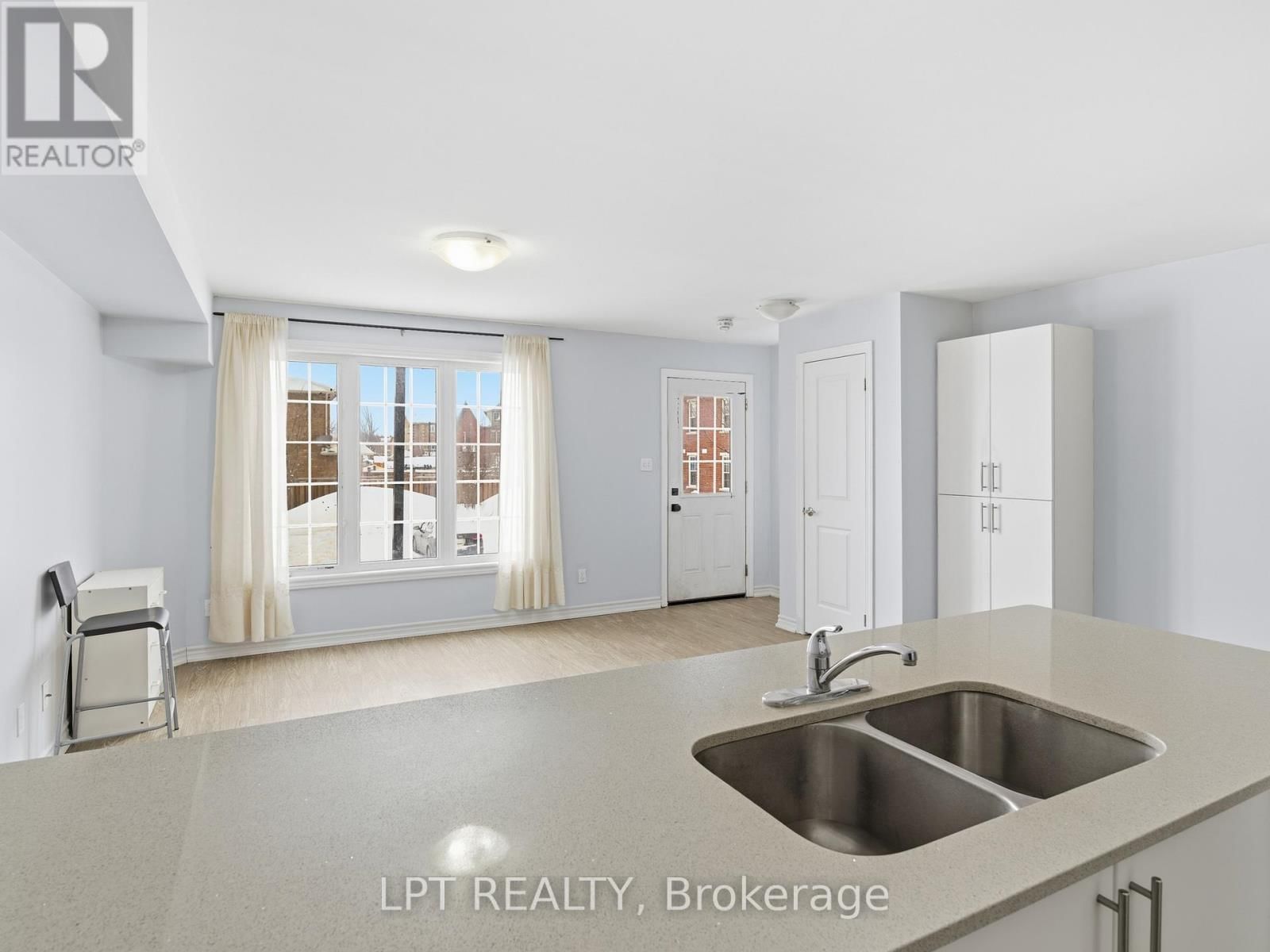 4 - 244 PENETANGUISHENE ROAD Image 1