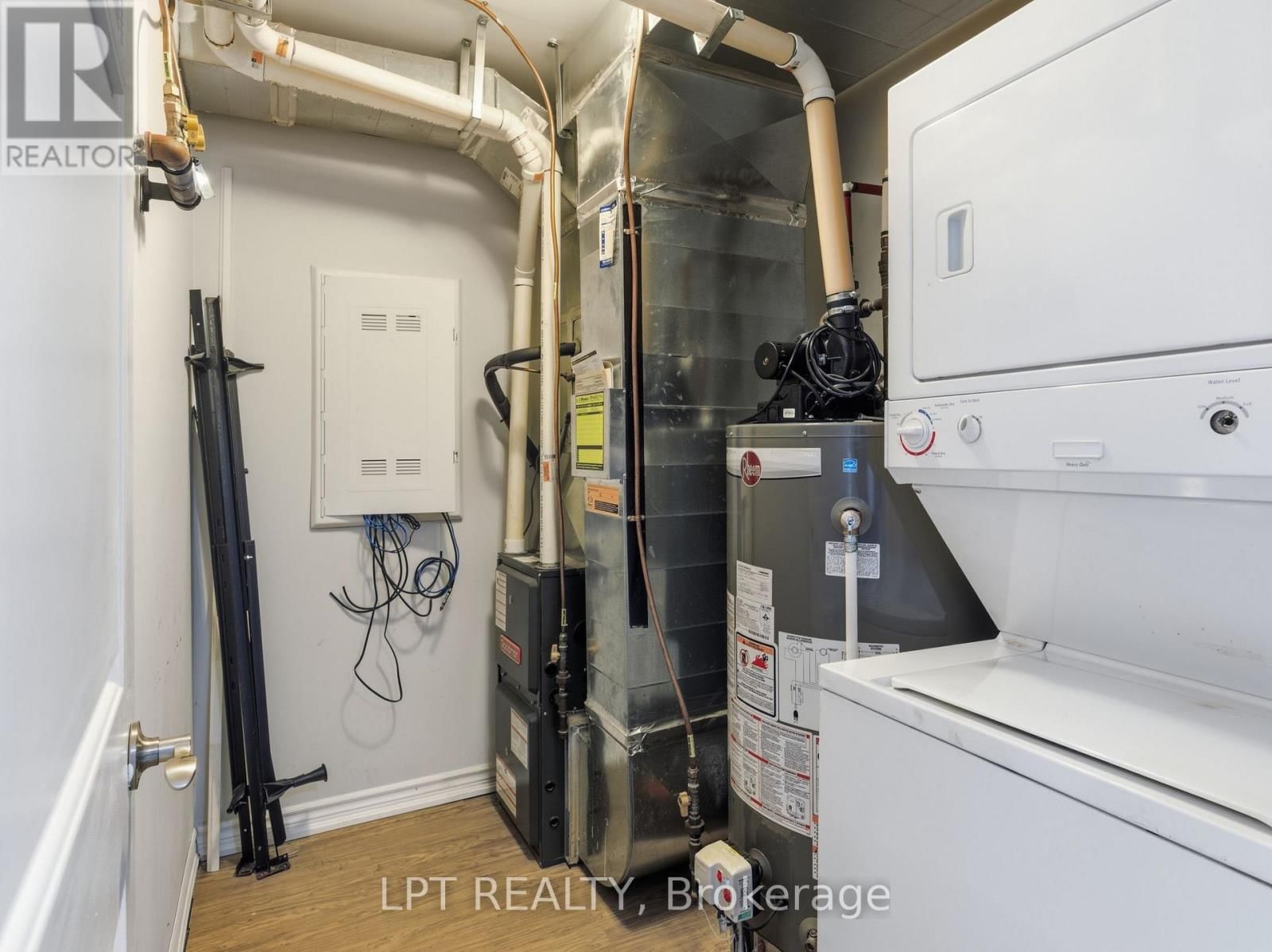 4 - 244 PENETANGUISHENE ROAD Image 10