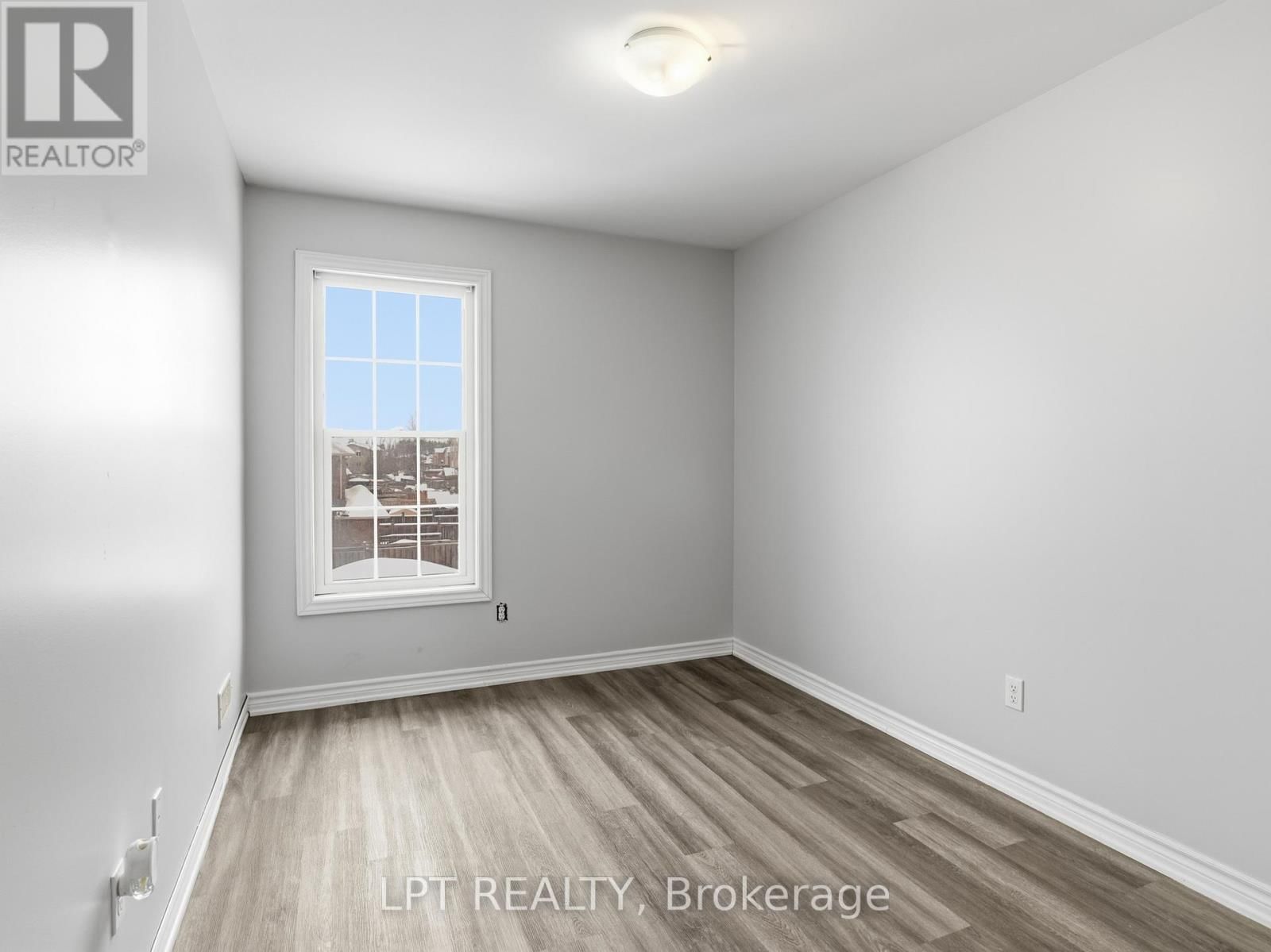 4 - 244 PENETANGUISHENE ROAD Image 11