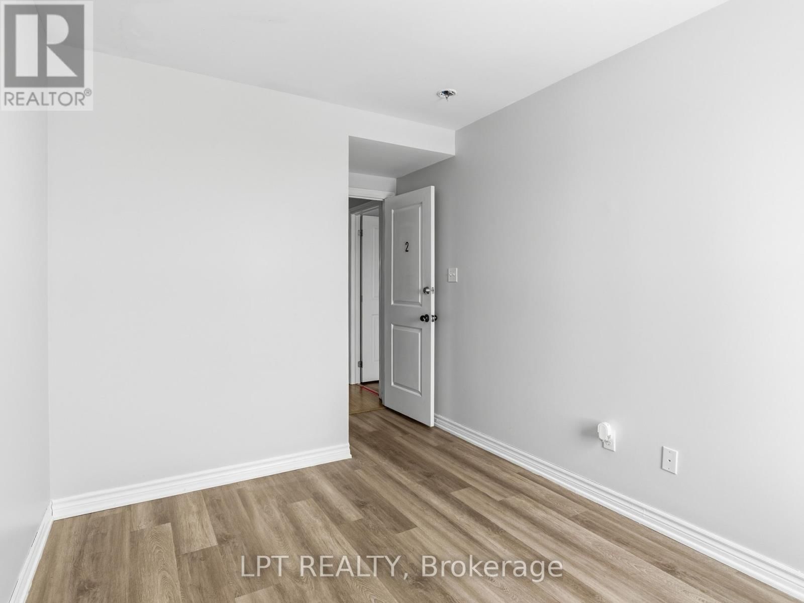 4 - 244 PENETANGUISHENE ROAD Image 12