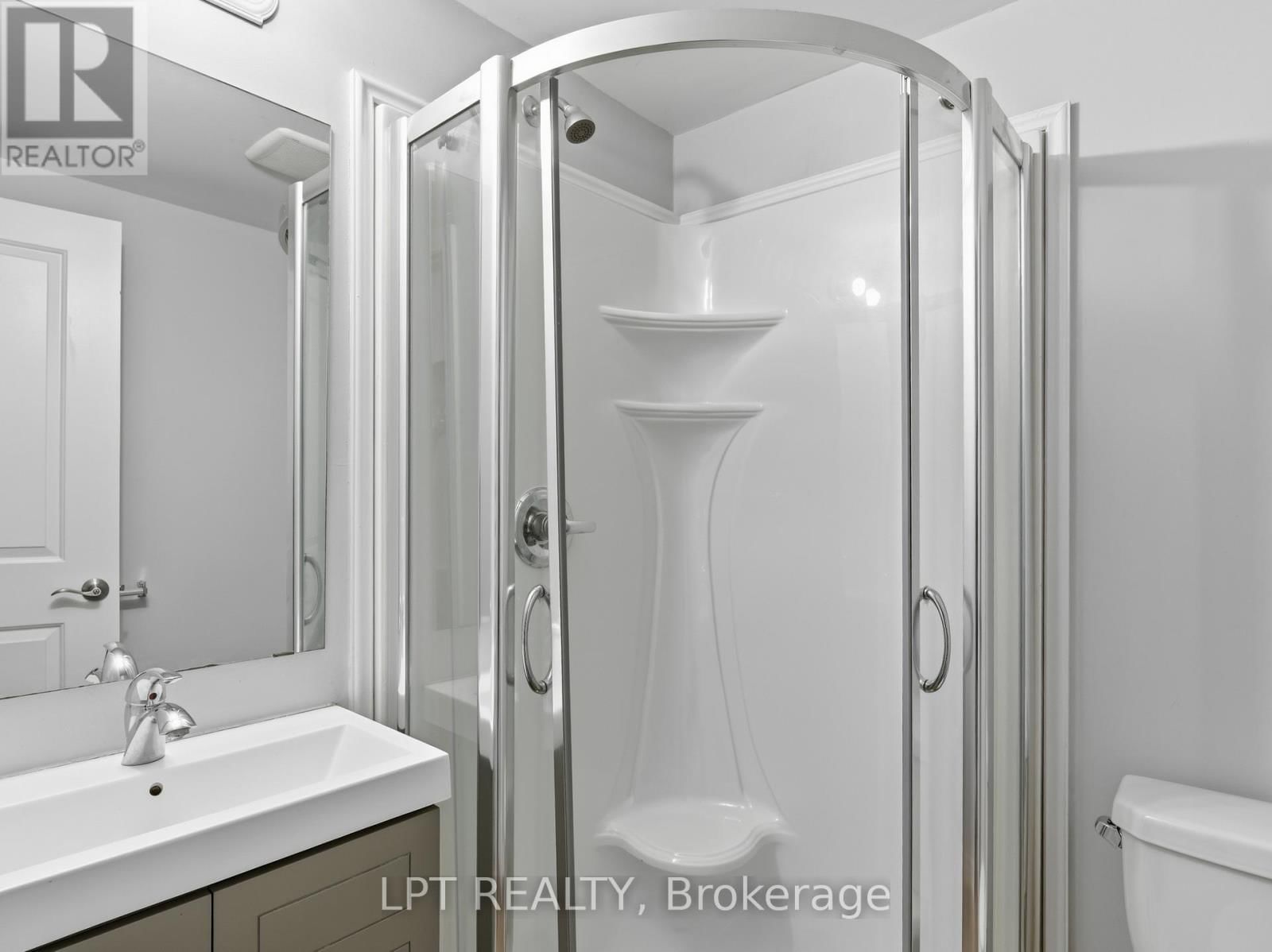 4 - 244 PENETANGUISHENE ROAD Image 16