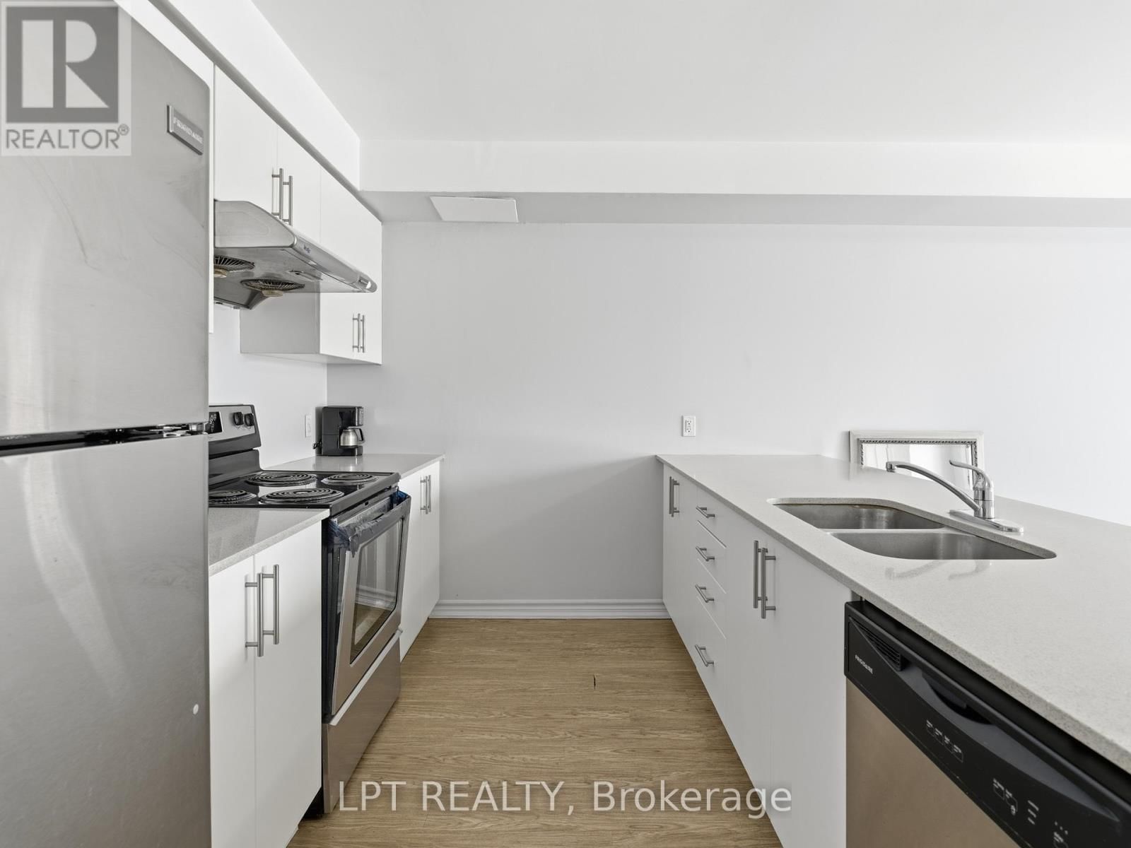 4 - 244 PENETANGUISHENE ROAD Image 2